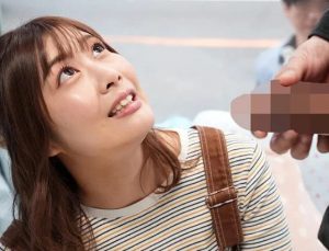 『うわ…すごい…♡』突然のデカチ●ポ襲来に間抜けな顔して見とれる人妻！外で旦那が待つ中で子育てマ●コを頂きます！