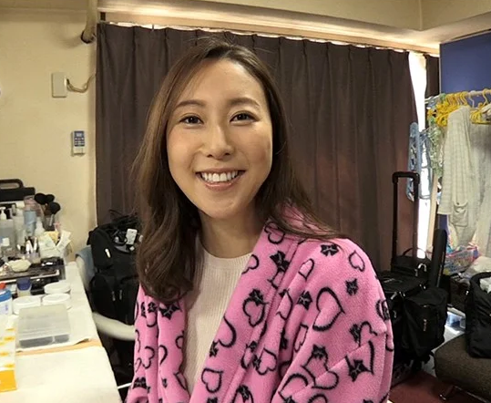 『ああん！気持ち良すぎぃ♡』一ヵ月間禁欲し続けたお姉さんが遂に我慢の限界！現場に遊びにきた男優に襲いかかりセックス！