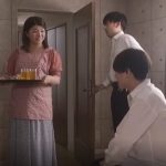 『いきなり何するの！？こんなのダメよ…』ふくよかな肉体の母がクソガキに目を付けられ押し倒される！なのに濡れるマ●コwww